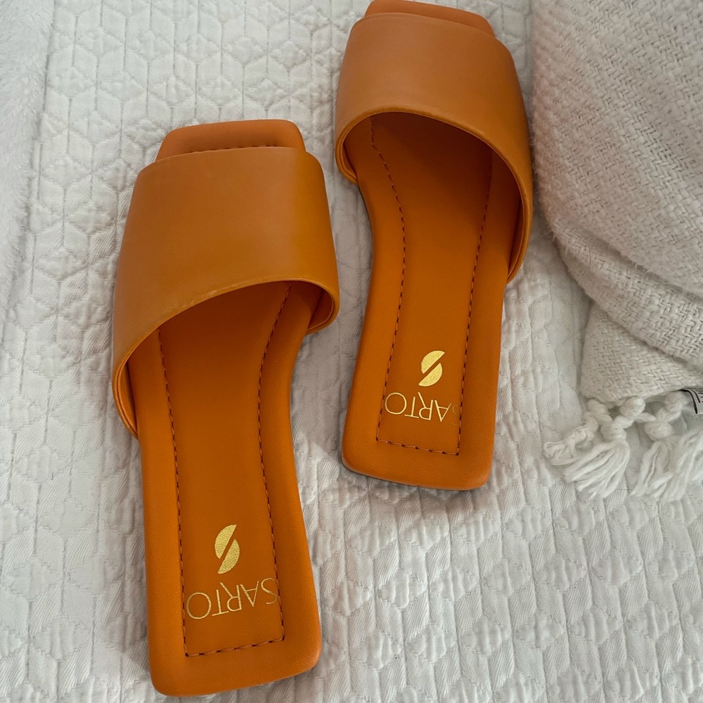 Sarto orange Bordo slide sandal. Will fit size 5/6, NWOT. Never worn.